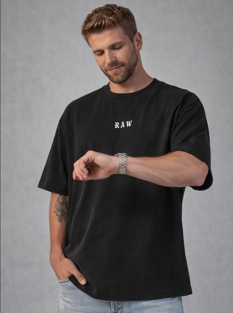 Camiseta oversized box em suedine preto da Fabrica 77, vista frontal, com tecido macio e corte confortável.